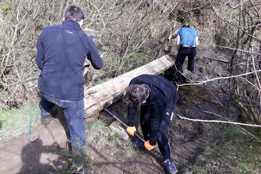 Contours dismantle the bridge with crowbars and a hammer.