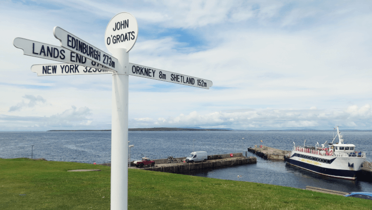 A fingerpost at John O'Groats points out major landmarks and the distances to them, including Land's End.