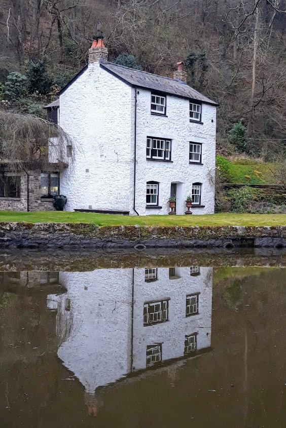 Usk Valley Walk: Llanfoist Boat House