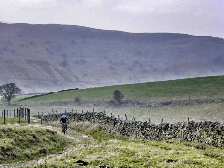 9b-long haul up to Edale Cross.jpg