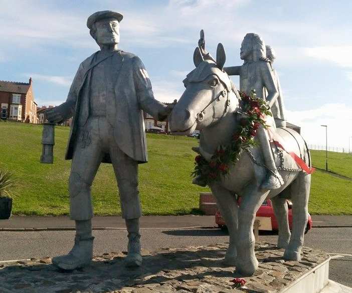 Hadrian's Wall Path in Spring: Scotswood Sculpture