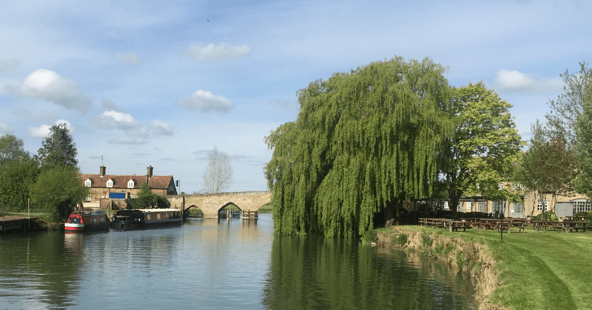 Castles, Palaces and the Natural Beauty of the Thames Path