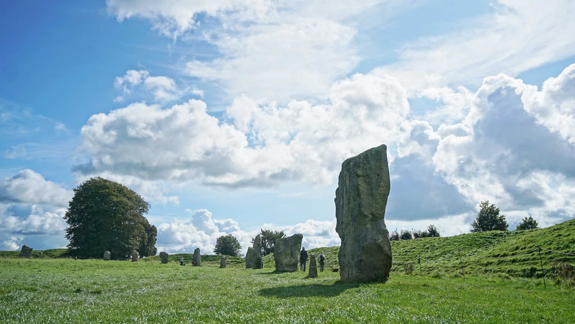 Avebury Henge and Stone Circles - Avebury Henge and Stone Circles